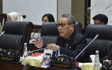Komisi XI DPR Minta OJK dan BEI Terbuka soal Skandal .